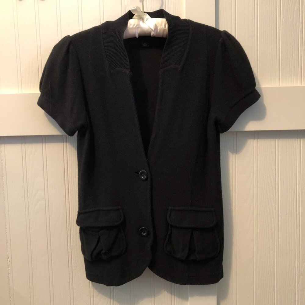 Banana Republic Outlet black short sleeve cardigan, size XS, two front  pockets.